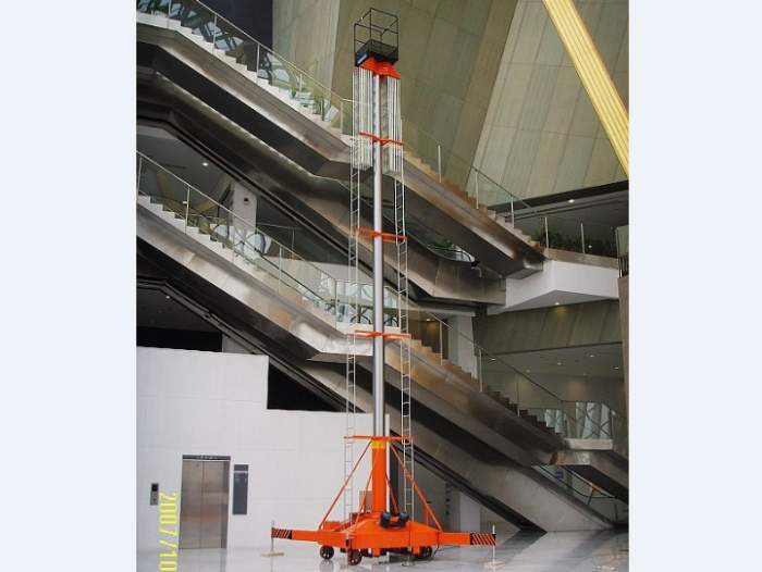 剪叉式高空作業(yè)車的特點及用途